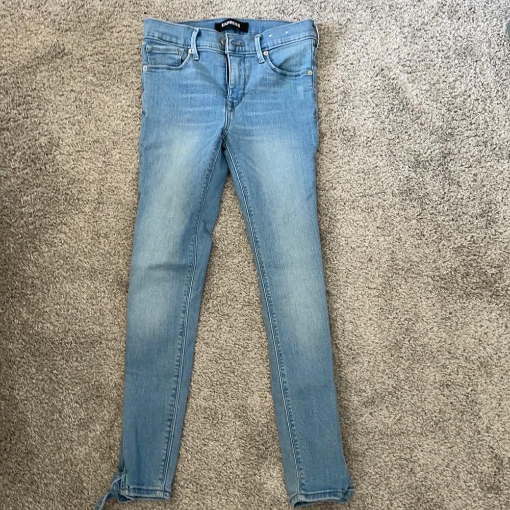 Light jeans with cute ankle detail